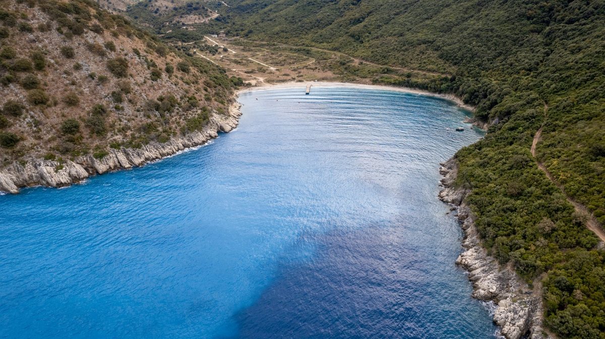 Kakomë crystal waters