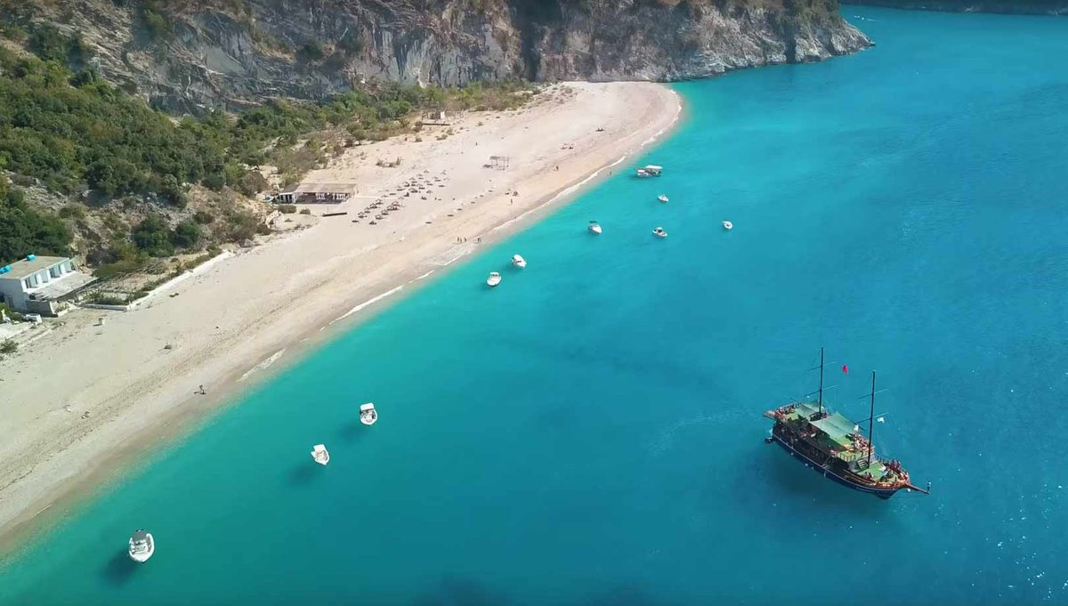 Krorëz Beach